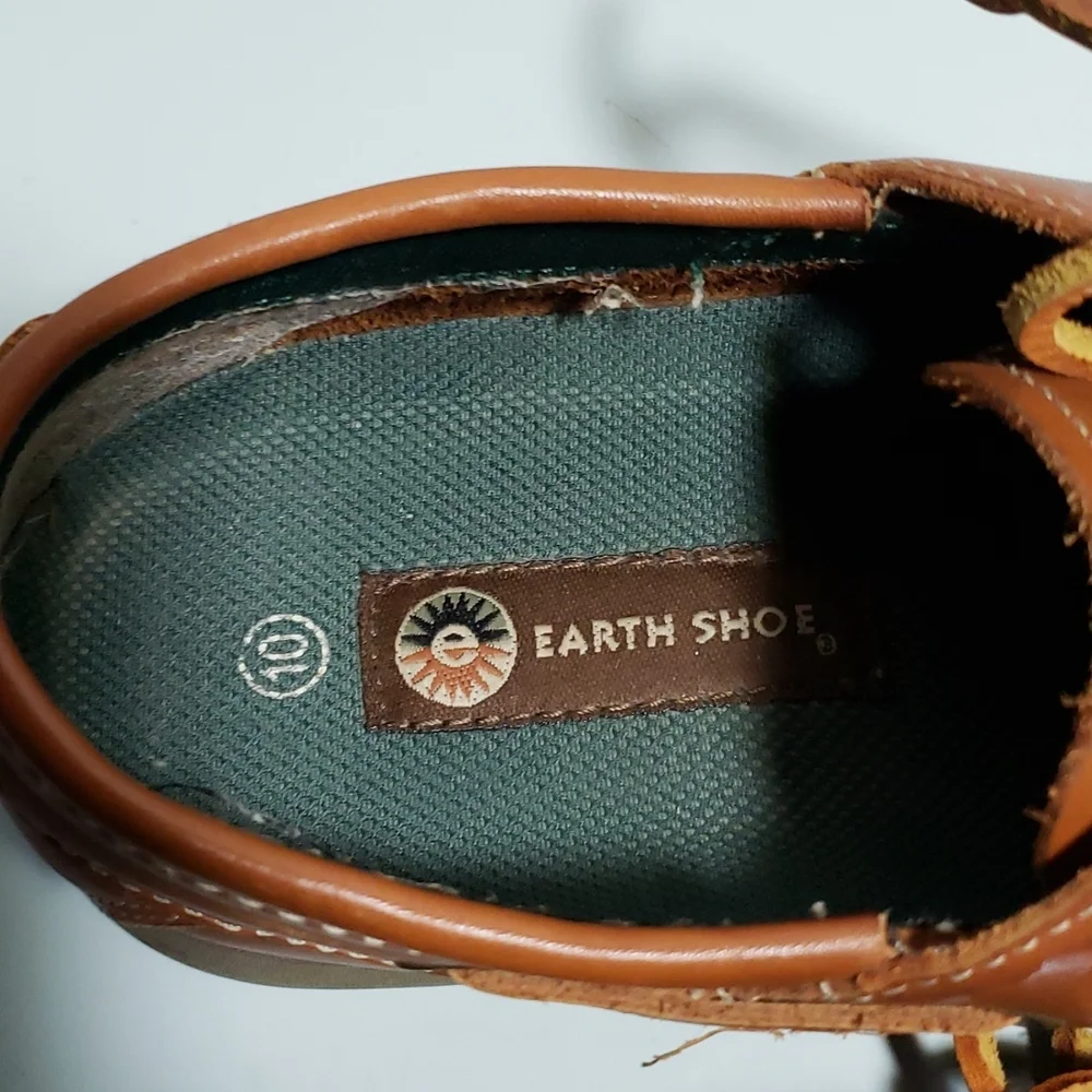 Earth Shoe Hatteras Leather Boat Style Shoes in Mid Brown.